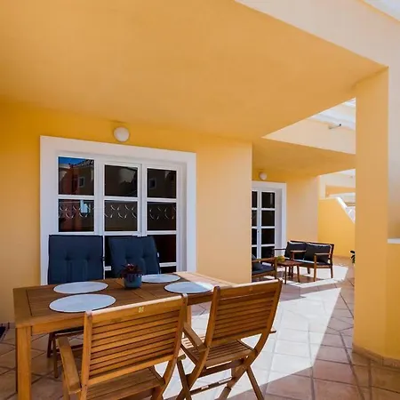 Ocean Breeze Apartment