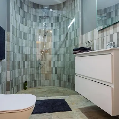 Ocean Breeze Apartment