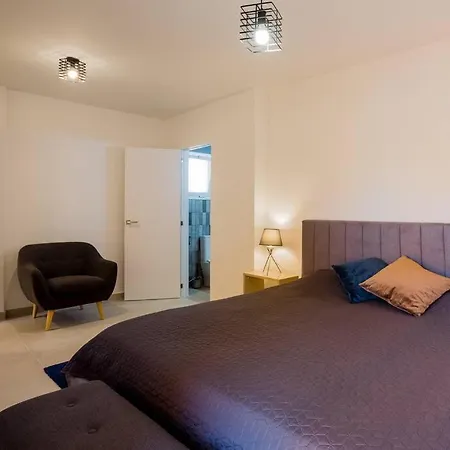 Ocean Breeze Apartment