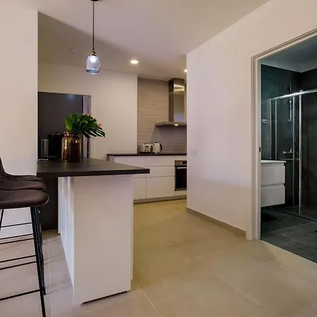 Ocean Breeze Apartment