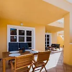 Ocean Breeze Apartment