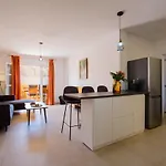 Ocean Breeze Apartment