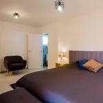 Ocean Breeze Apartment